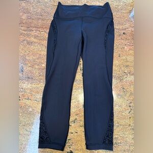 NWOT Lululemon Wunder Under High-Rise Crop 21"
*Flocked Everlux